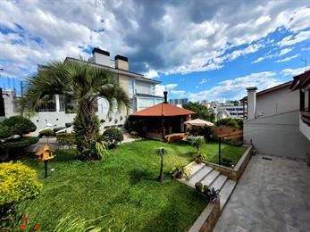 Rua dos jacarandas 312